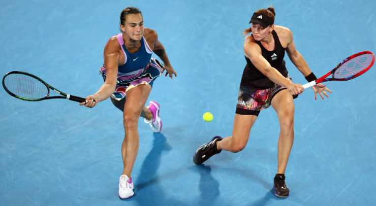 Tại chung kết WTA Finals 2025, Rybakina giành chiến thắng. Lần này, Sabalenka có đòi nợ thành công?