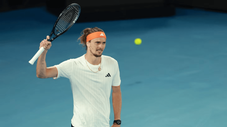 Alexander Zverev phản ứng với trọng tài trên sân