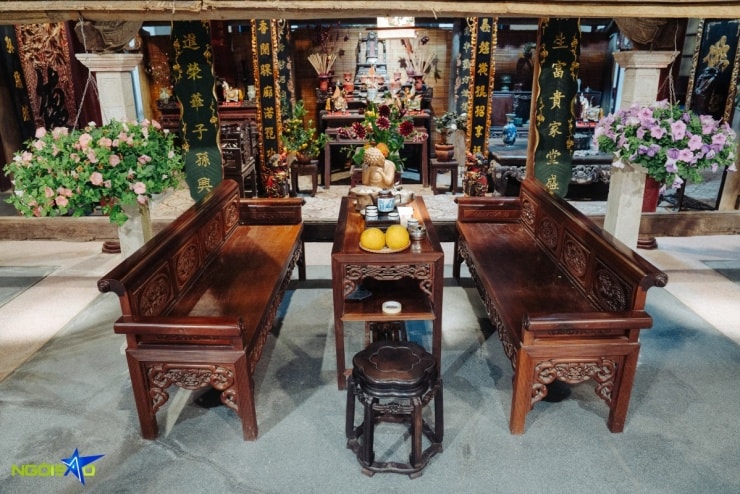 Ba gian chính của ngôi nhà được phục dựng tinh xảo