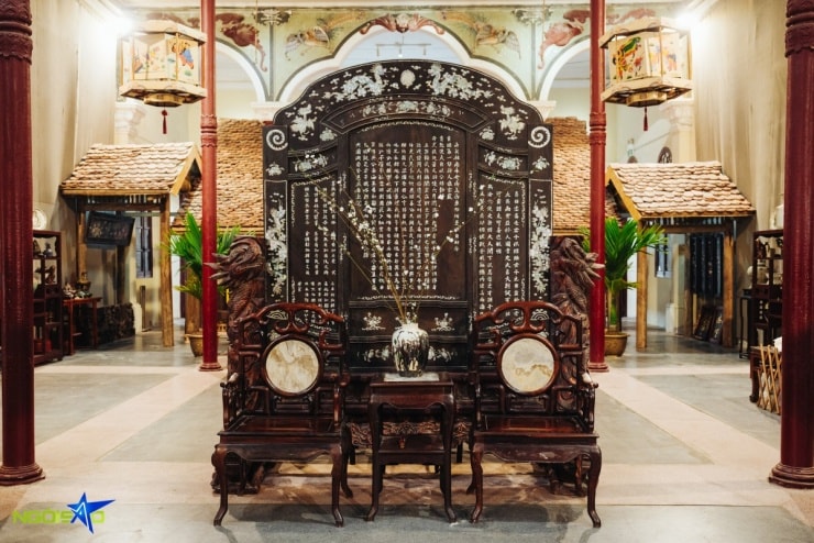 Ánh sáng ấm áp từ đèn lồng gợi không khí Tết xưa