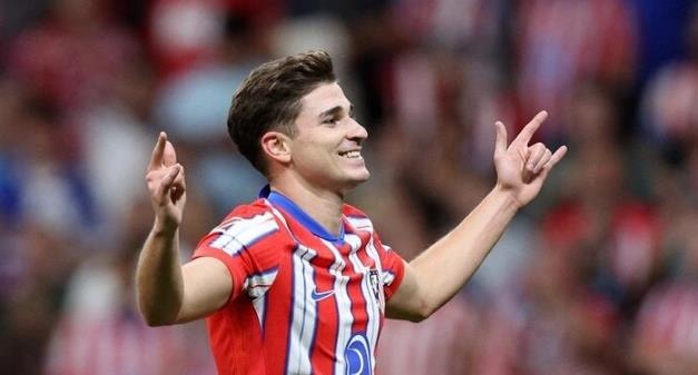 Arsenal sẵn sàng đưa Gabriel Martinelli và Gabriel Jesus lên bàn đàm phán để đổi lấy chân sút Julian Alvarez