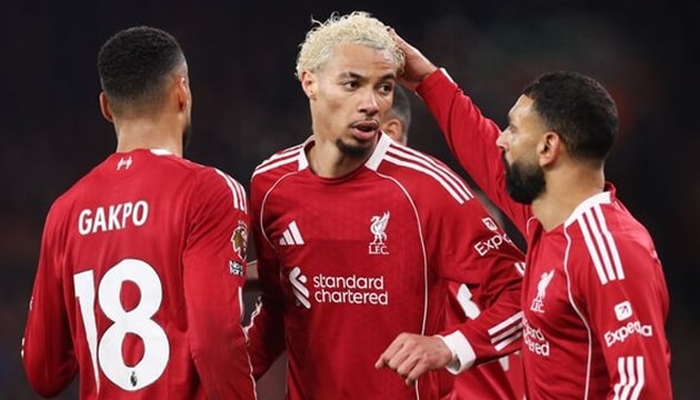 Tiền đạo Hugo Ekitike ăn mừng bàn thắng vào lưới Newcastle United tại Anfield.