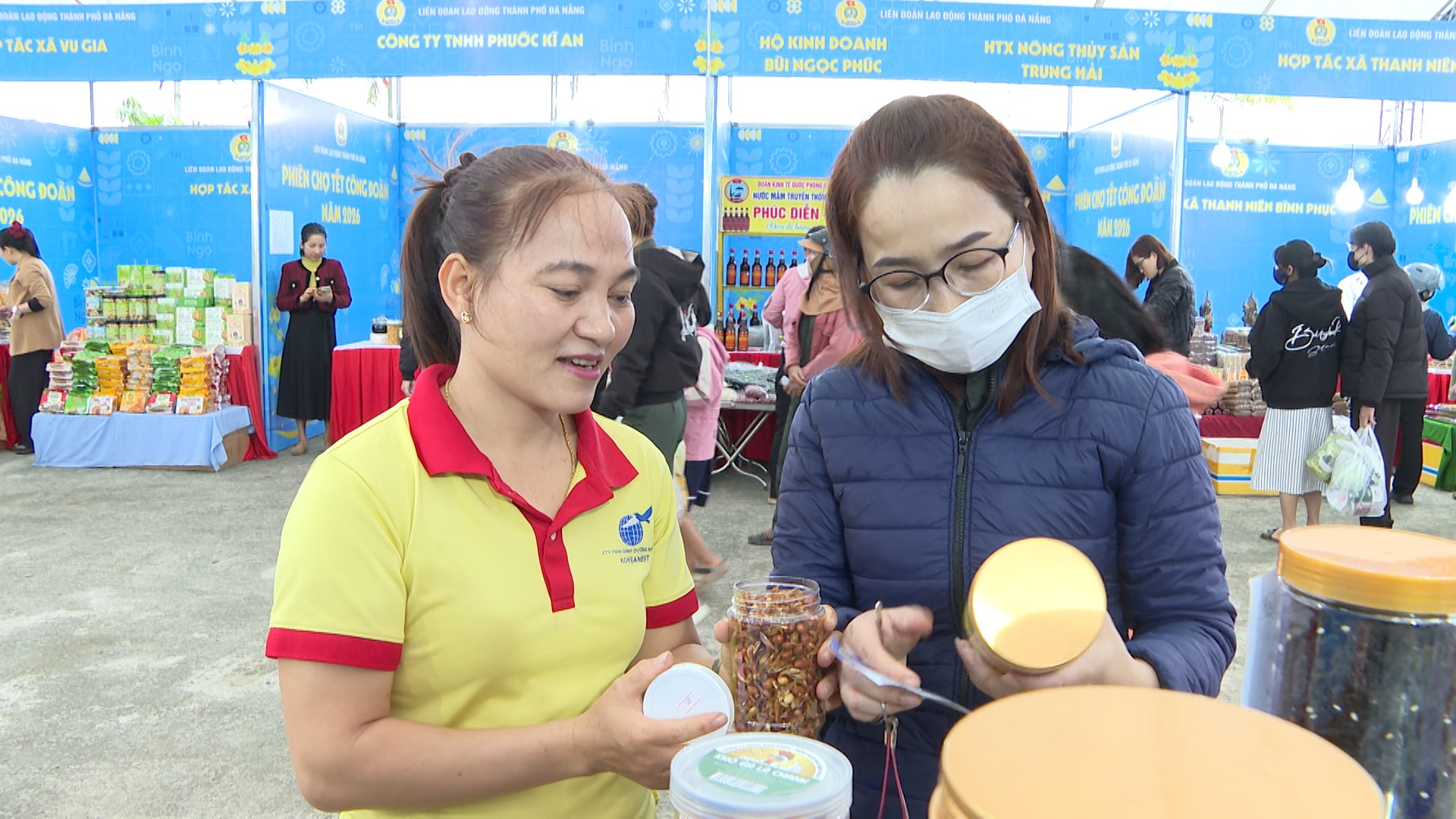 đoàn viên mua sắm
