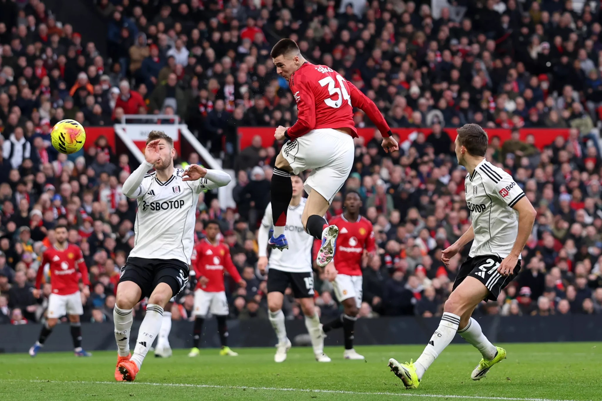 Old Trafford bắt đầu có niềm tin trở lại.