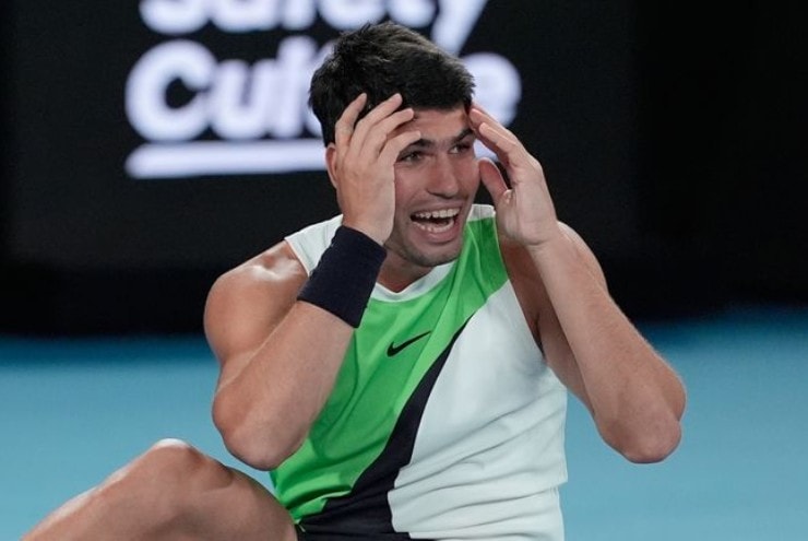 Carlos Alcaraz ăn mừng chức vô địch Australian Open 2026