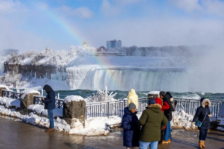 Thác nước nổi tiếng Niagara bị đóng băng một phần vào mùa đông