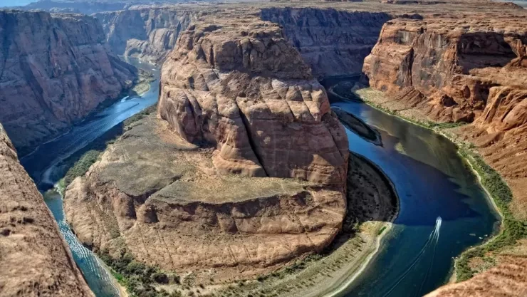 Cấu trúc địa tầng độc đáo tại Horseshoe Canyon, Canada