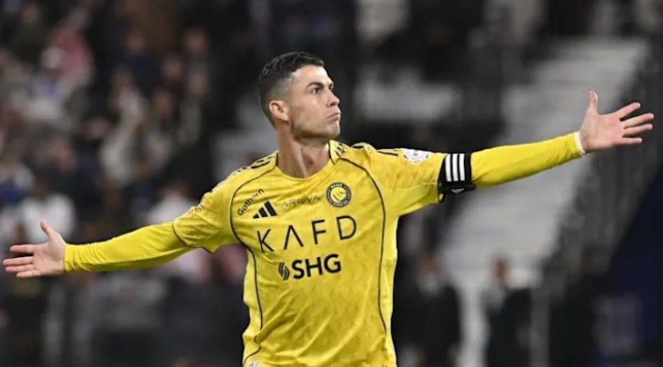 Siêu sao Cristiano Ronaldo đang cân nhắc việc rời bỏ môi trường bóng đá Saudi Arabia.