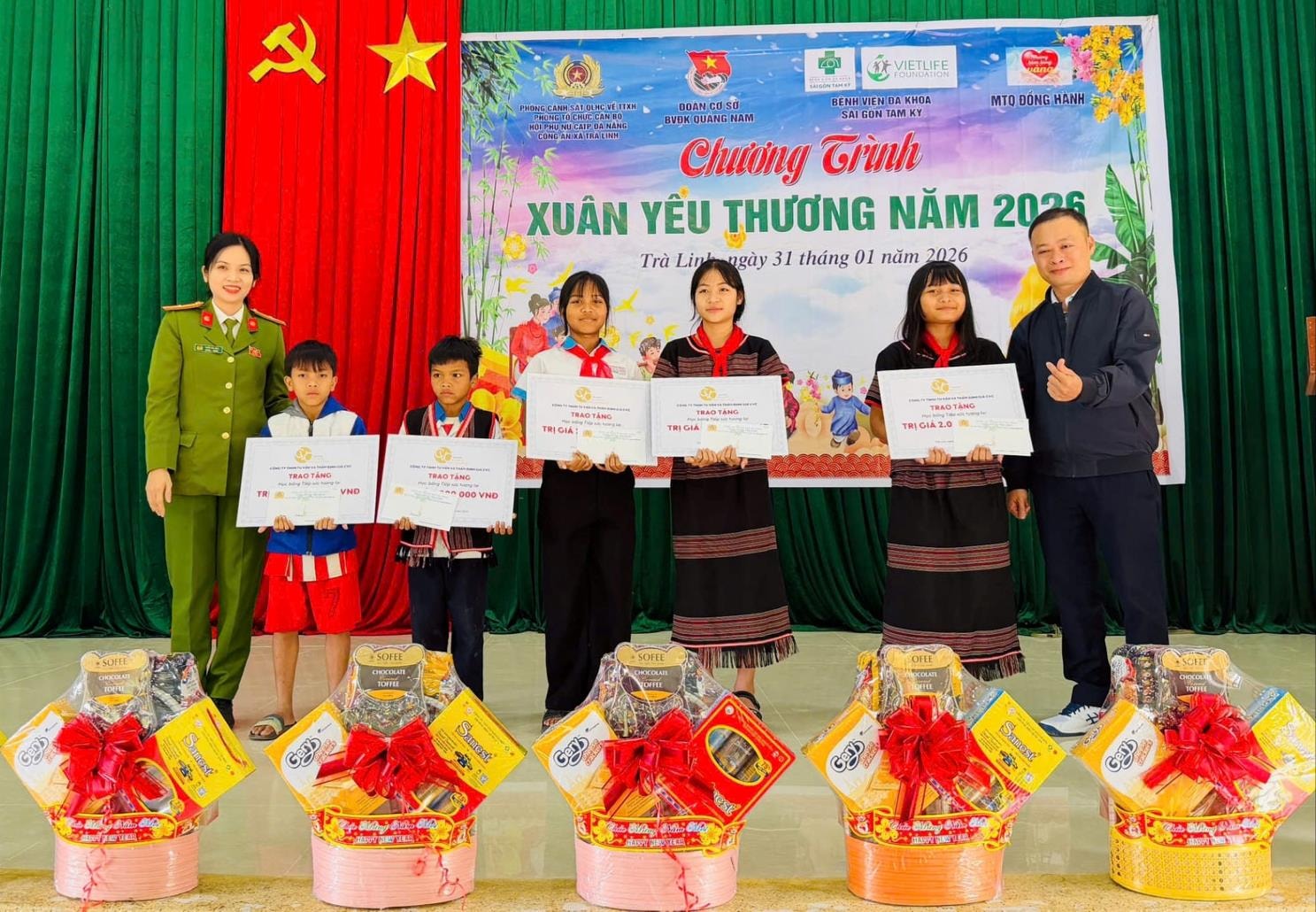 Il programma assegna borse di studio a studenti svantaggiati che eccellono negli studi. Foto: TAN SY
