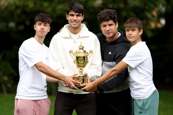 Bốn anh em Sergio, Alcaraz, Àlvaro và Jaime năm 2024.