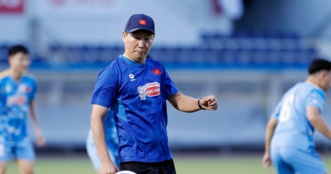 HLV Kim Sang-sik đang cân nhắc kỹ lưỡng các phương án nhân sự cho đội tuyển.