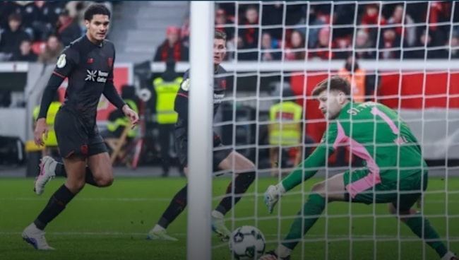 Patrik Schick ăn mừng bàn thắng nâng tỷ số lên 2-0.