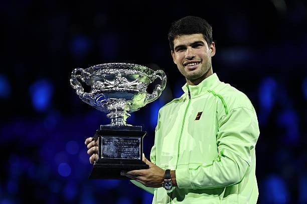 Carlos Alcaraz ăn mừng chiến thắng lịch sử tại Australian Open 2026
