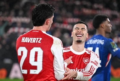 Hàng phòng ngự Arsenal dưới sự chỉ huy của Saliba thi đấu tập trung trước sức ép từ Chelsea.