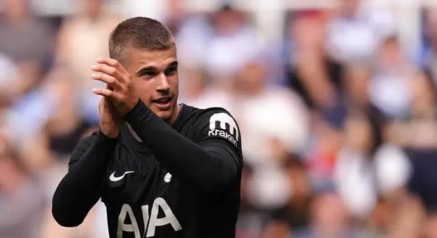 Bayern Munich đang giám sát chặt chẽ tài năng trẻ Luka Vuskovic của Tottenham