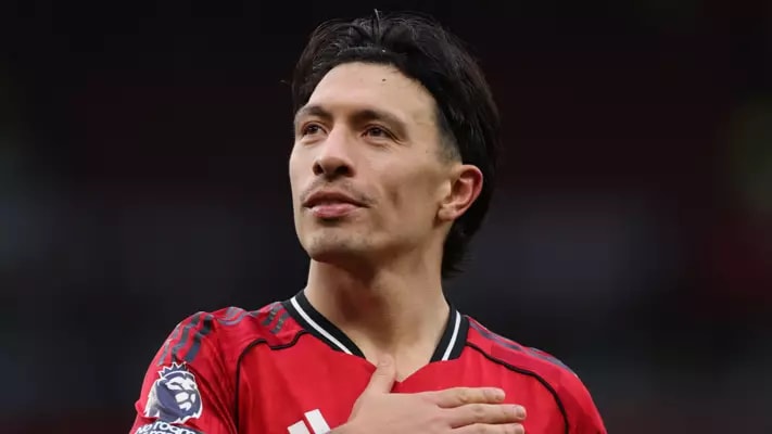 Lisandro Martinez tái xuất mạnh mẽ và đóng vai trò quan trọng trong sơ đồ chiến thuật của Michael Carrick.