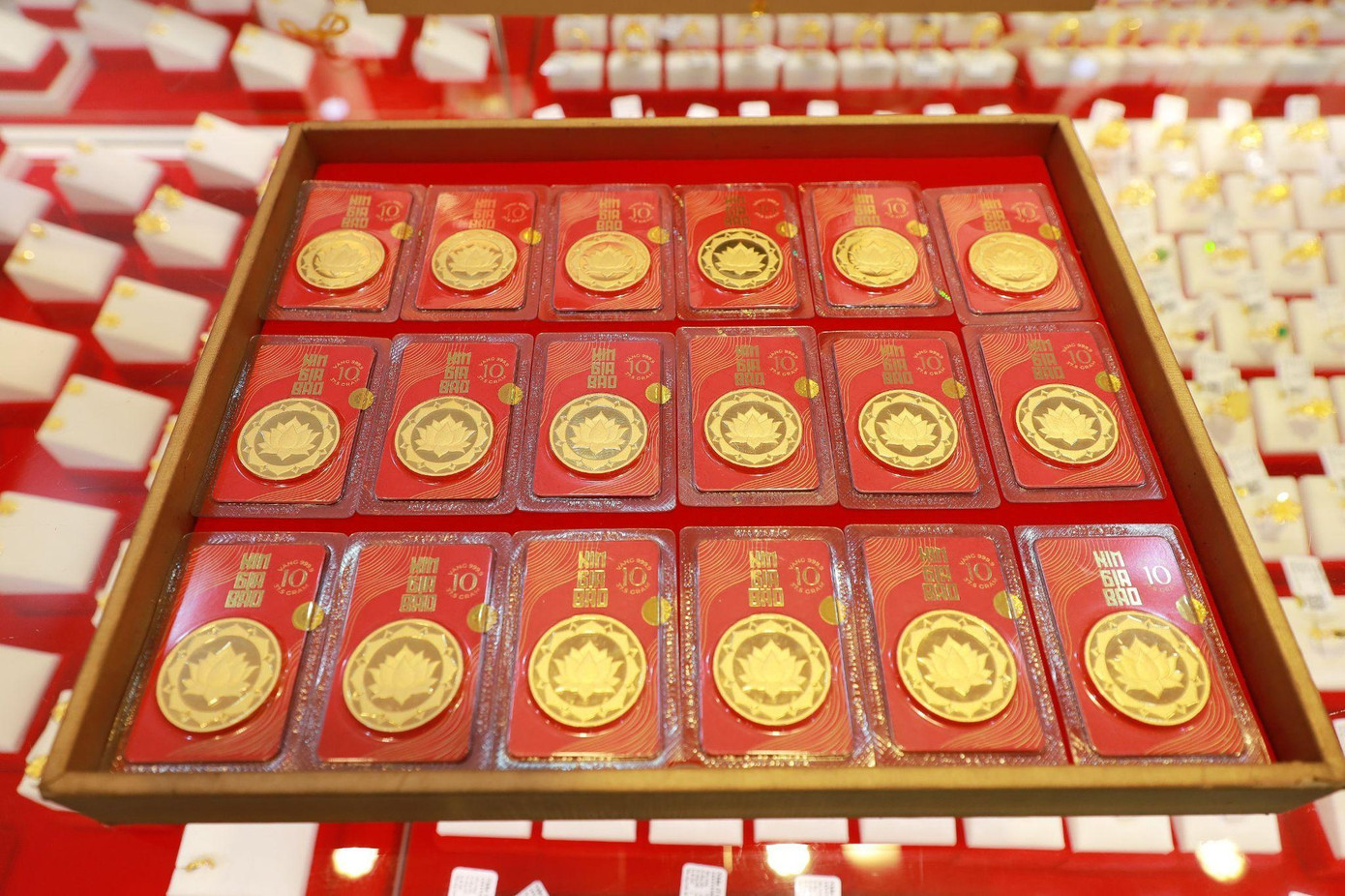 Giá vàng hôm nay 8/2/2026 tuần áp chót năm 2026: Giá vàng SJC, nhẫn tăng gần 8 triệu; thế giới lên 4960 USD