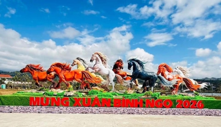 Linh vật ngựa Mã Đáo Thành Công tại xã Lao Bảo, Quảng Trị