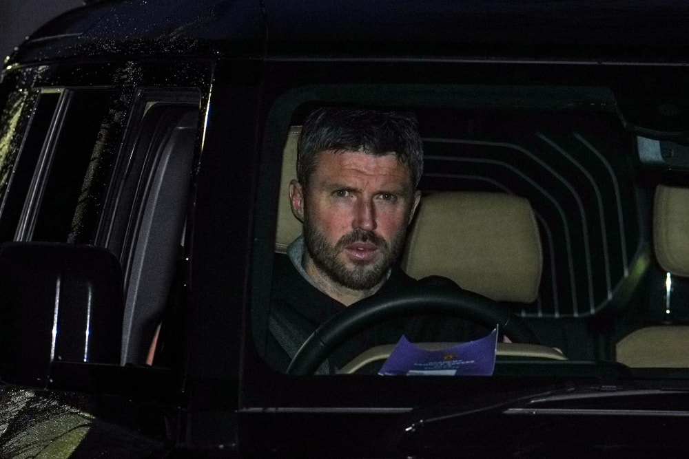 Michael Carrick từng có thời gian dài quan sát đội bóng từ xa trước khi trở lại dẫn dắt.