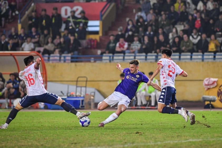 Đội bóng áo tím Hà Nội FC chơi lấn lướt hoàn toàn trước Hải Phòng.