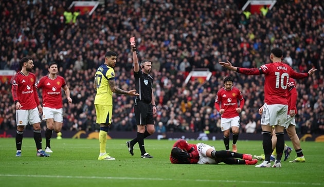 Tấm thẻ đỏ của Romero khiến Tottenham thêm khủng hoảng