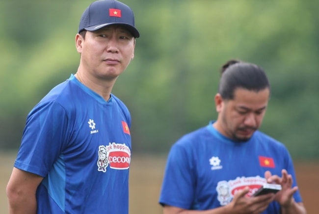 HLV Kim Sang-sik cần đa dạng hóa hàng công.