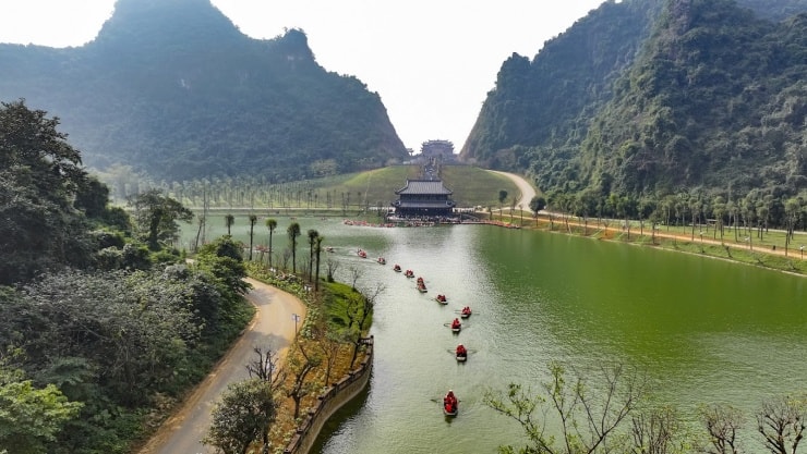 Hệ thống sông, hồ đường đi bộ được xây dựng hài hòa với thiên nhiên