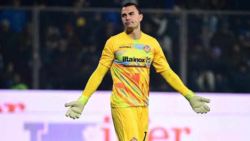 Thủ môn Emil Audero trong màu áo CLB Cremonese tại Serie A