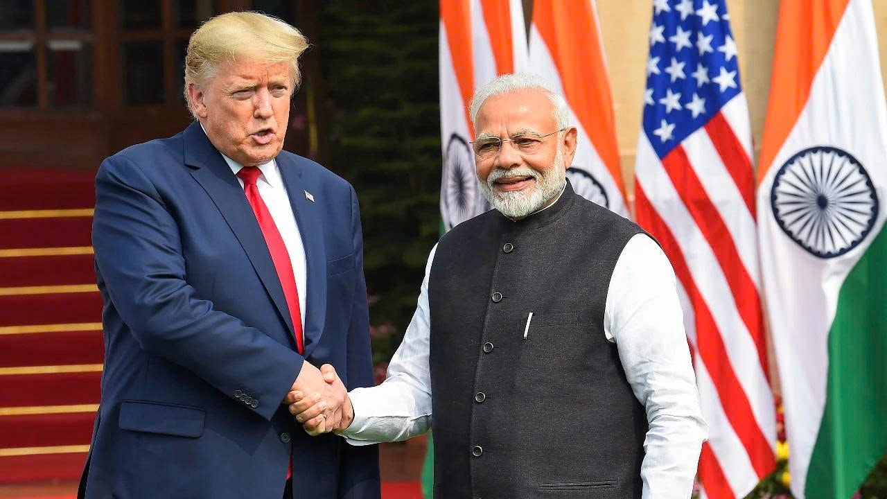 Tổng thống Mỹ Donald Trump (trái) và Thủ tướng Ấn Độ Narendra Modi. Ảnh: PTI