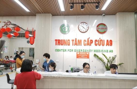 Khoa Cấp cứu A9 của Bệnh viện Bạch Mai luôn đảm bảo thực hiện thường trực 4 cấp: trực lãnh đạo, xử lý thông tin đường dây nóng; trực chuyên môn; trực hành chính - hậu cần và trực bảo vệ - tự vệ. Ảnh tư liệu: Minh Quyết/TTXVN