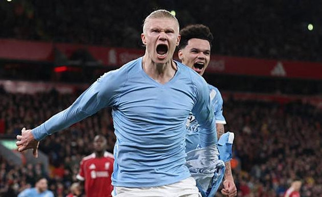 Erling Haaland ăn mừng bàn thắng quyết định cho Manchester City.
