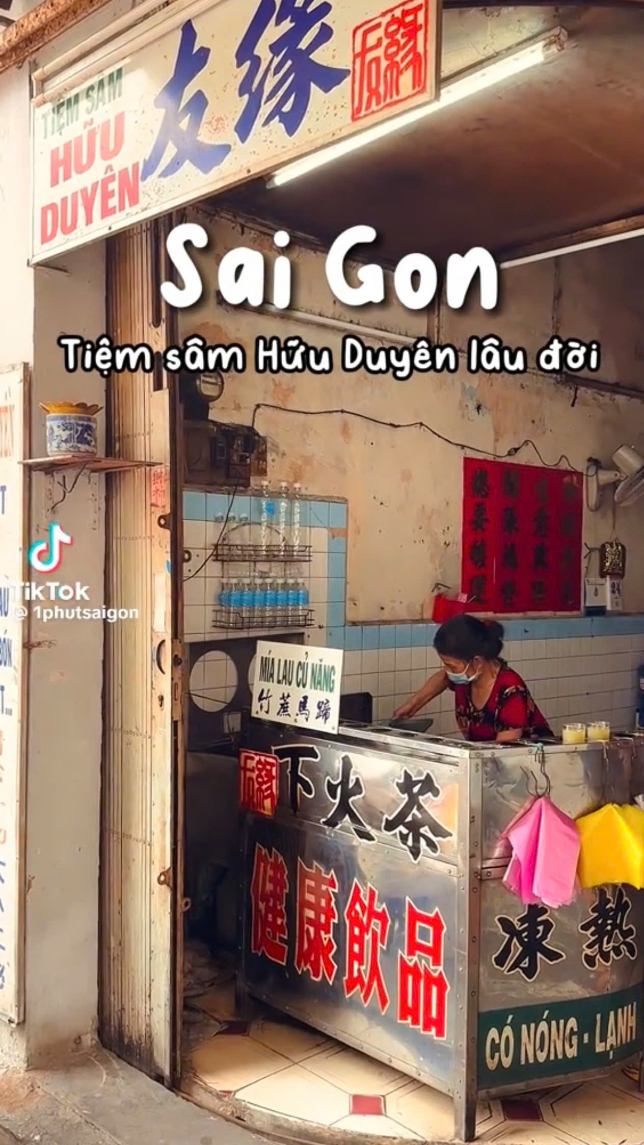 Không gian hoài cổ của tiệm nước sâm Hữu Duyên tại Chợ Lớn