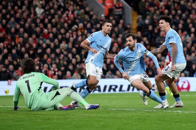 Bernardo Silva ăn mừng bàn thắng gỡ hòa quan trọng cho Manchester City.