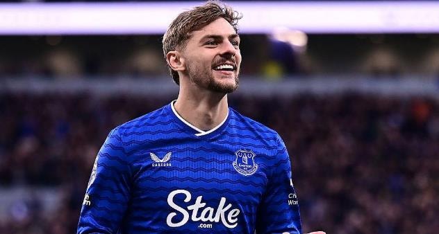 Kiernan Dewsbury-Hall đang có phong độ cực cao trong màu áo Everton.