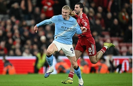 Dominik Szoboszlai lập siêu phẩm sút phạt từ cự ly 30 mét vào lưới Manchester City tại Anfield.
