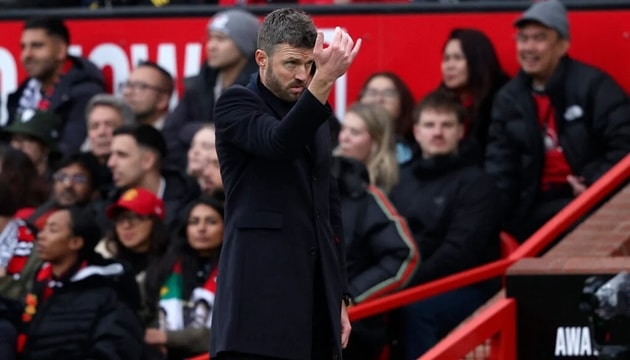 Michael Carrick cần chứng minh khả năng quản trị nhân sự hiện đại hơn người tiền nhiệm.