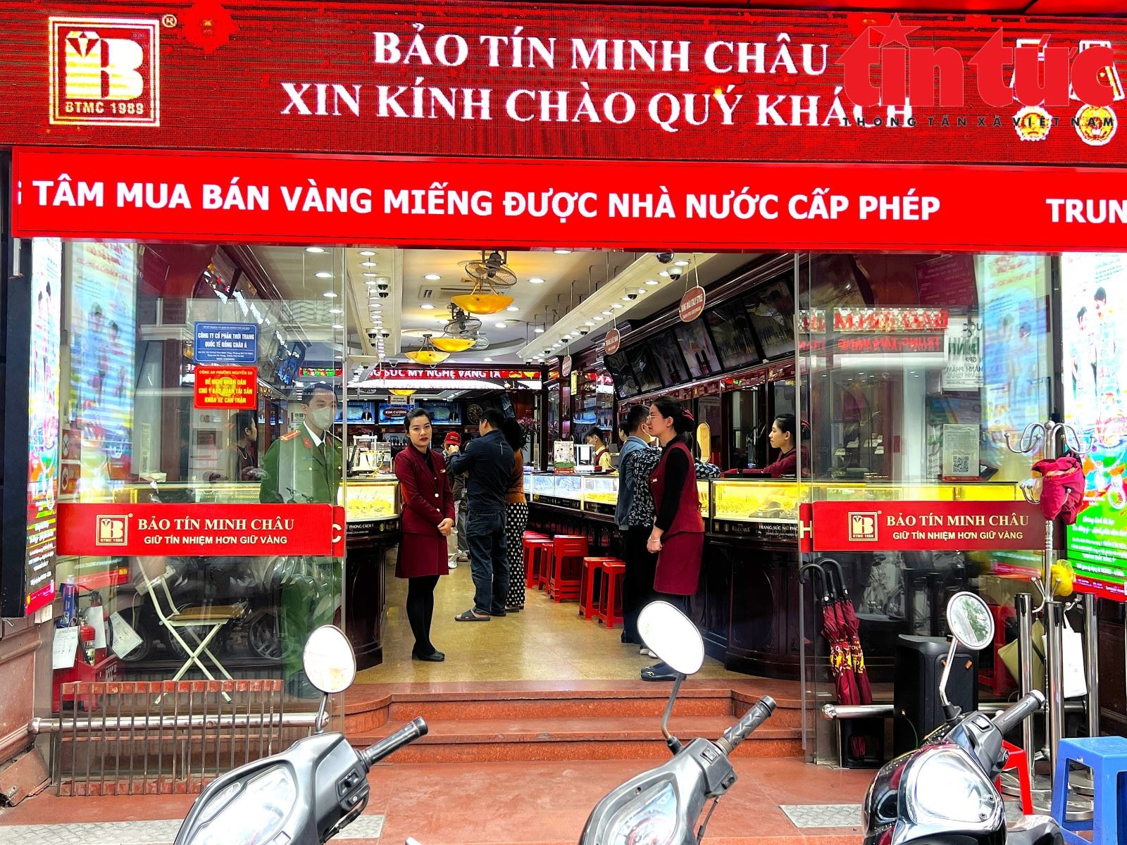 Giá vàng bạc hôm nay 11/2/2026 cập nhật 24 tháng Chạp: Giá vàng miếng SJC, nhẫn tăng, vàng bạc thế giới giảm