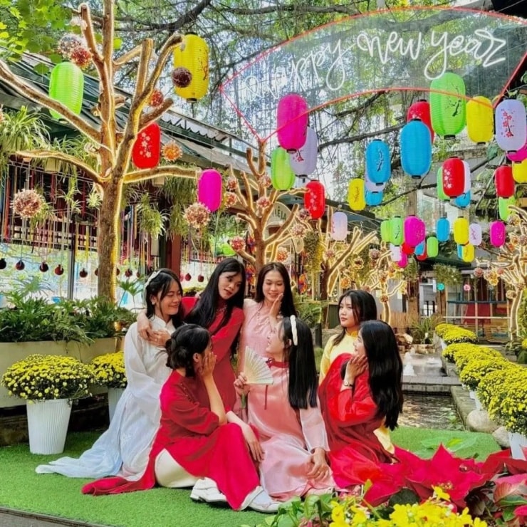Không gian sân vườn rộng lớn tại Du Miên Garden