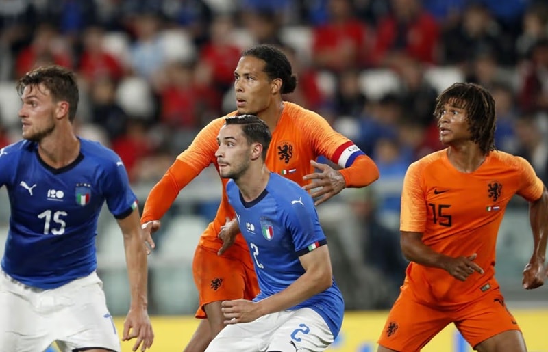 Mattia De Sciglio từng có cơ hội gia nhập Liverpool để sát cánh cùng Virgil van Dijk.
