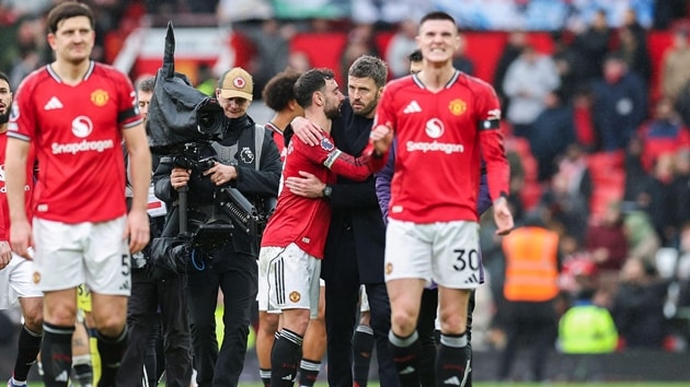 Thầy trò Carrick sẽ nỗ lực giành 3 điểm tại London Stadium.