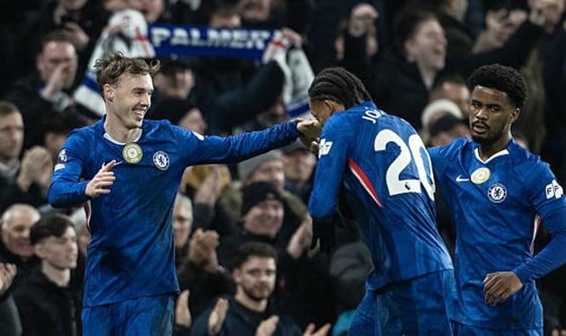 Joao Pedro và Cole Palmer giúp Chelsea dẫn trước 2-0.