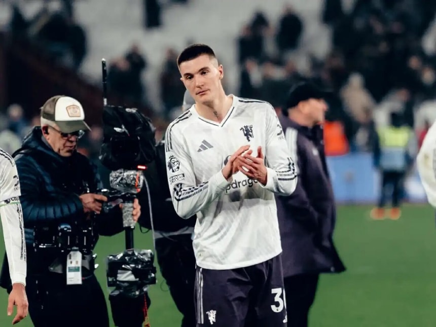 Benjamin Sesko ăn mừng bàn thắng quan trọng giúp Manchester United thoát hiểm trước West Ham.