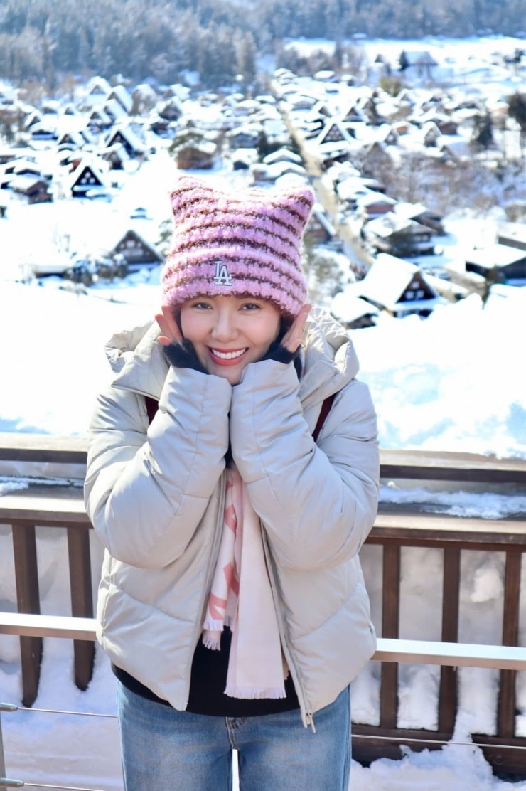 Ca sĩ Phương Linh tại làng cổ Shirakawa-go