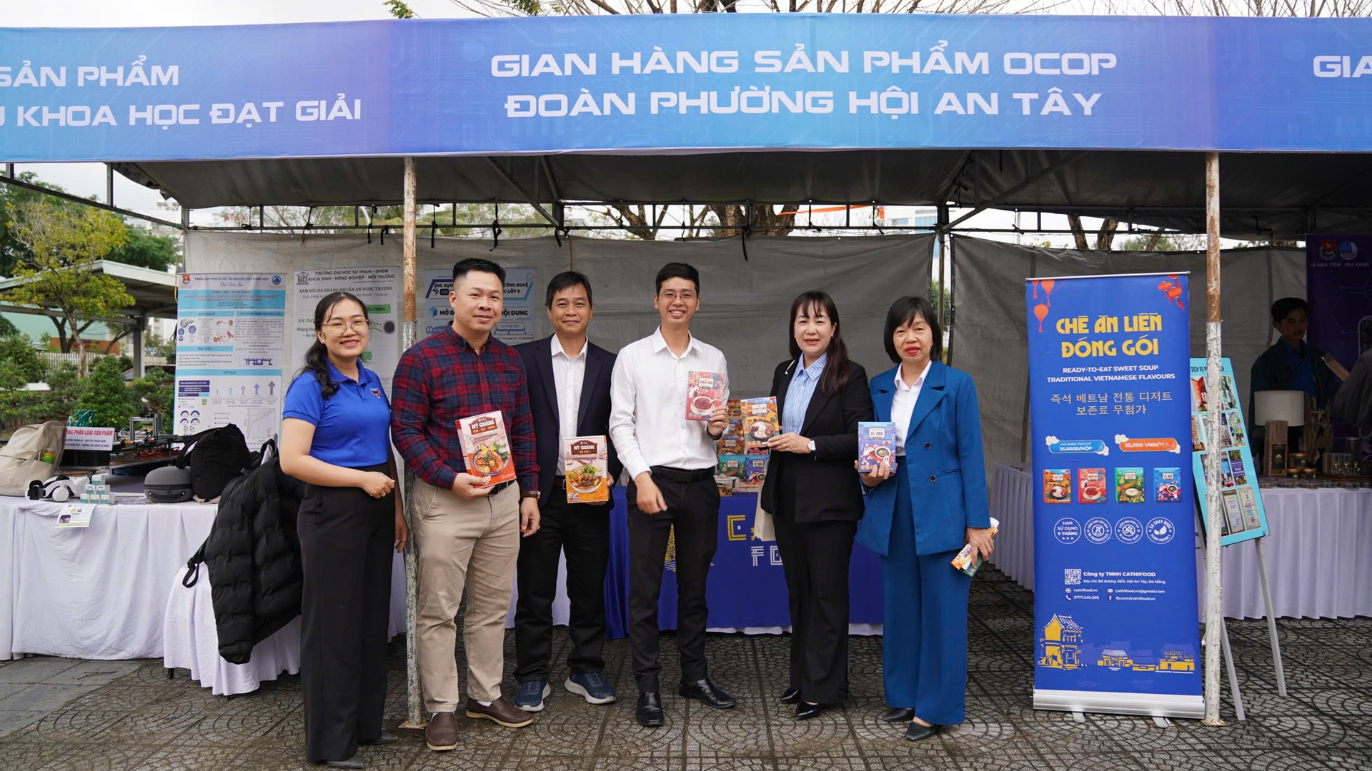 محصولات CaThi Food در رویدادهای محلی و شهری متعددی به نمایش گذاشته شده‌اند. عکس: XUAN