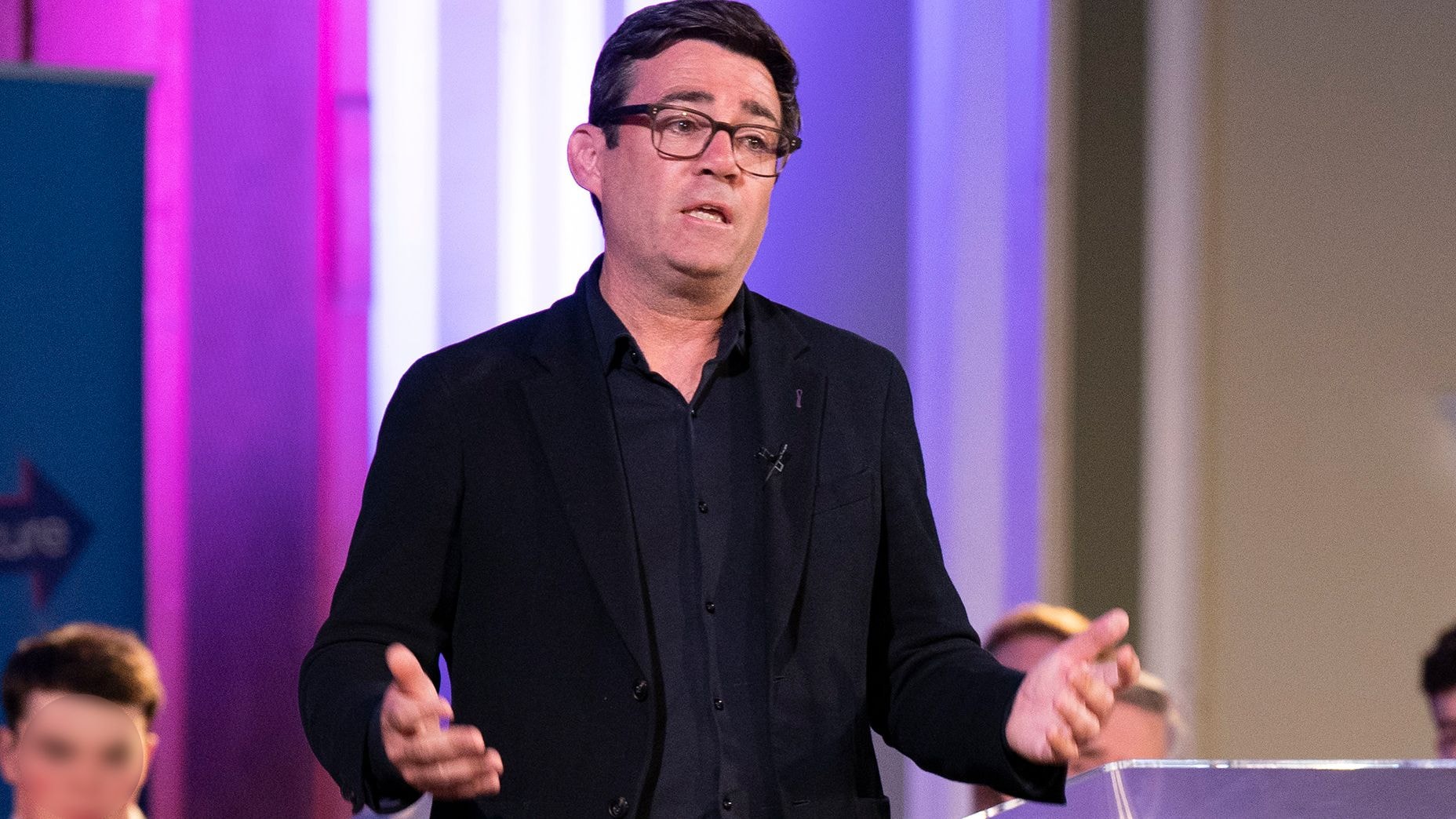 Thị trưởng Andy Burnham bày tỏ thái độ cứng rắn.