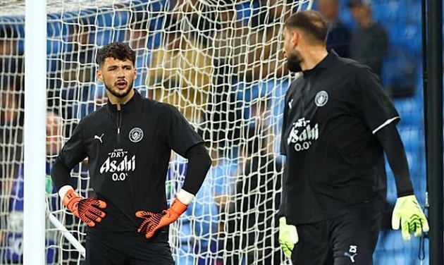 Thủ môn James Trafford trong màu áo Manchester City