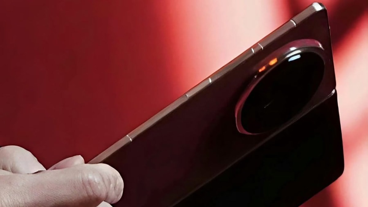 HONOR Magic V6 sẽ có tùy chọn mặt lưng da nhân tạo màu đỏ