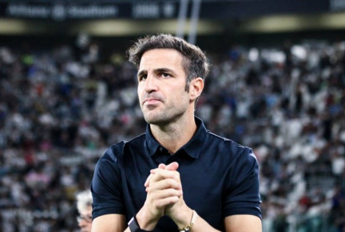HLV Cesc Fabregas đang tạo nên dấu ấn chiến thuật rõ nét tại Como.