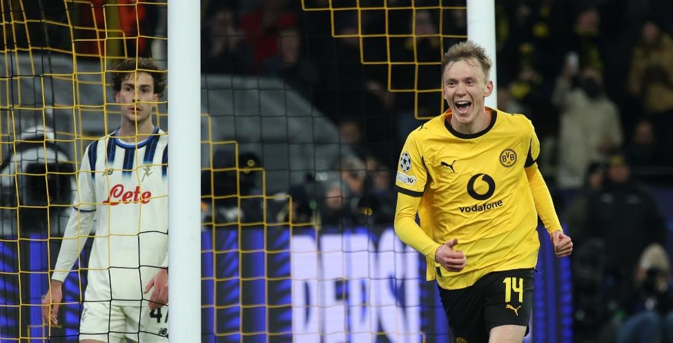 Các cầu thủ Dortmund kiểm soát hoàn toàn thế trận trong hiệp thi đấu thứ hai.