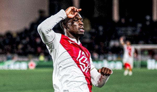 Tiền đạo Folarin Balogun ghi cú đúp sớm cho Monaco trong hiệp một.